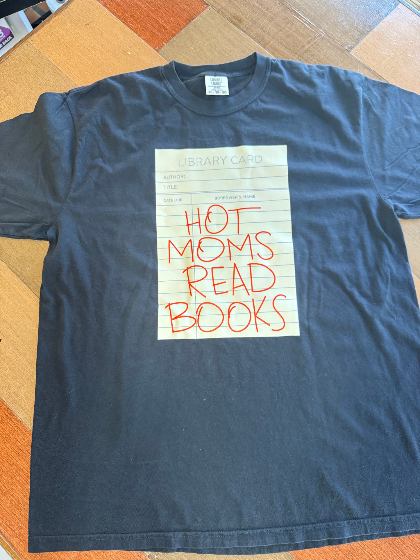 Hot Moms Read Books Tshirt- (adult)